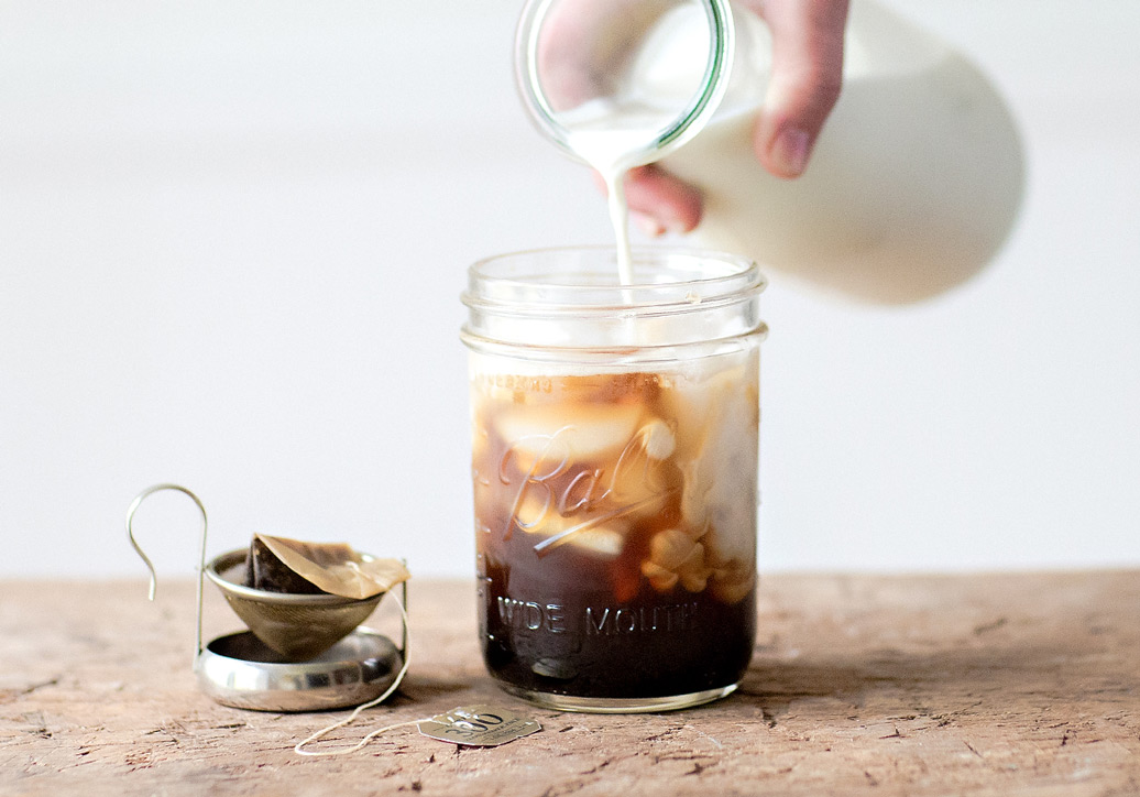 the elle in love, iced dirty chai tea latte, recipe